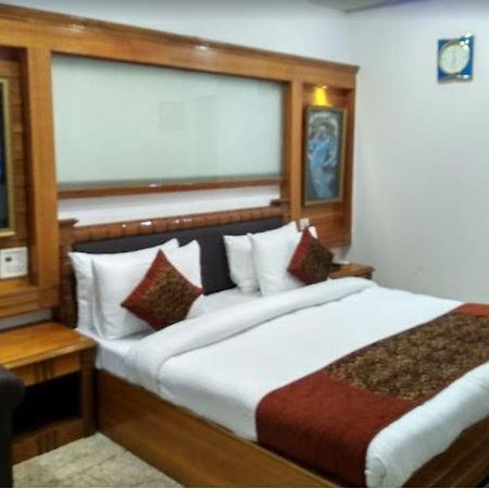 Tjs Royal Hotel Delhi  Buitenkant foto