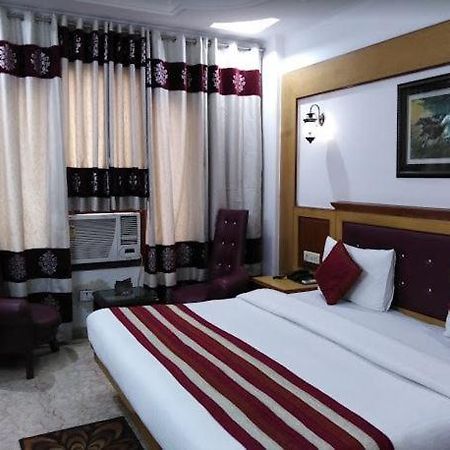 Tjs Royal Hotel Delhi  Buitenkant foto