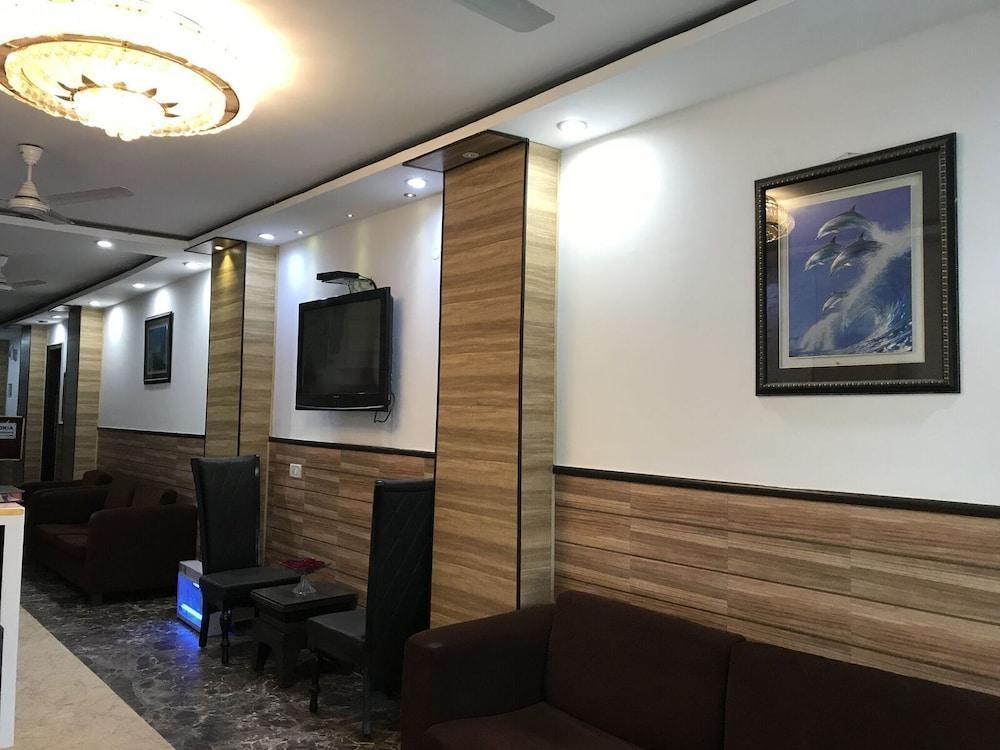 Tjs Royal Hotel Delhi  Buitenkant foto
