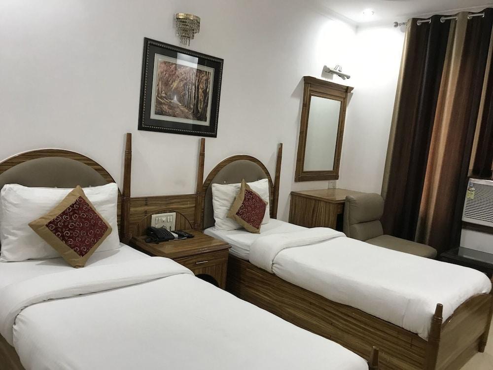 Tjs Royal Hotel Delhi  Buitenkant foto