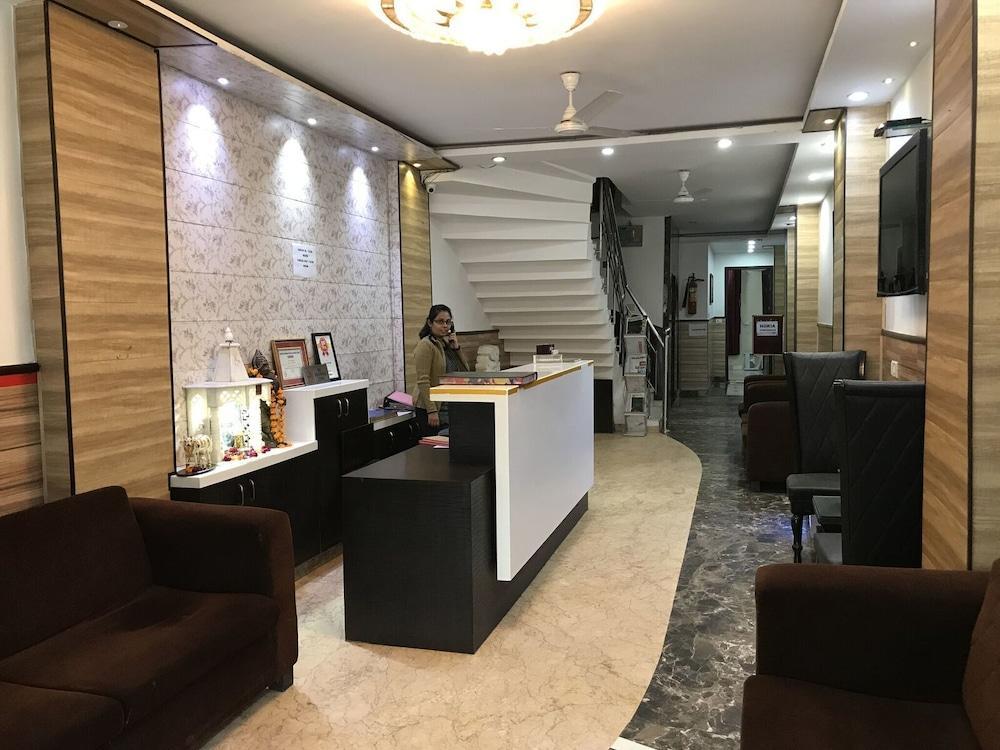 Tjs Royal Hotel Delhi  Buitenkant foto