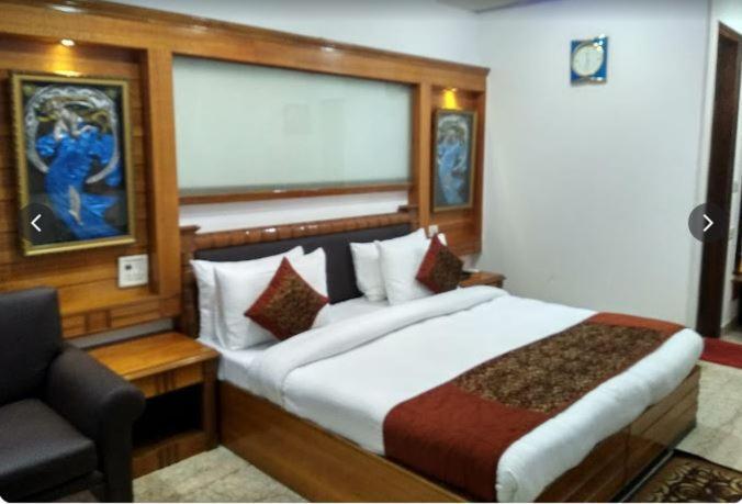 Tjs Royal Hotel Delhi  Buitenkant foto