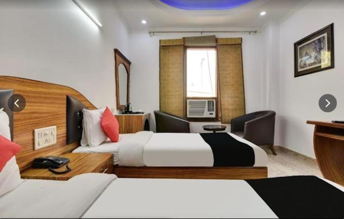 Tjs Royal Hotel Delhi  Buitenkant foto