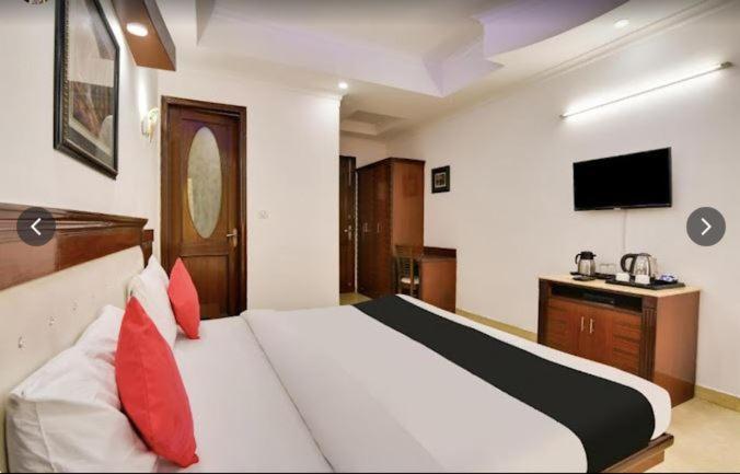 Tjs Royal Hotel Delhi  Buitenkant foto