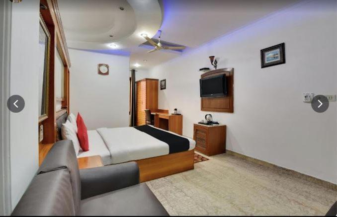 Tjs Royal Hotel Delhi  Buitenkant foto