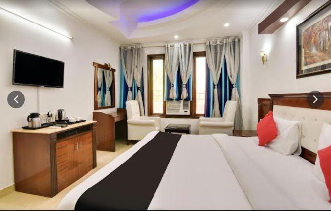 Tjs Royal Hotel Delhi  Buitenkant foto