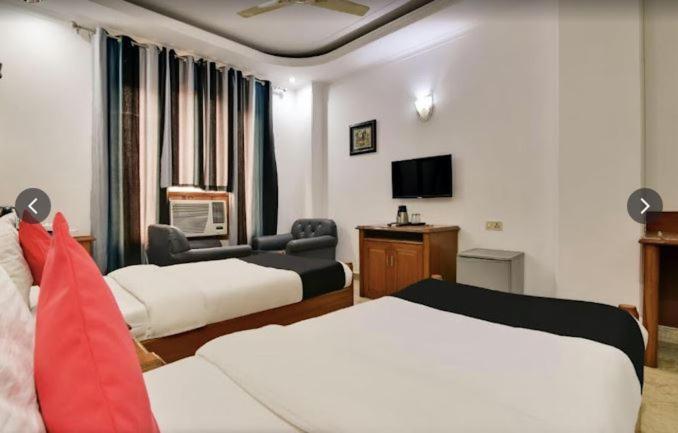 Tjs Royal Hotel Delhi  Buitenkant foto